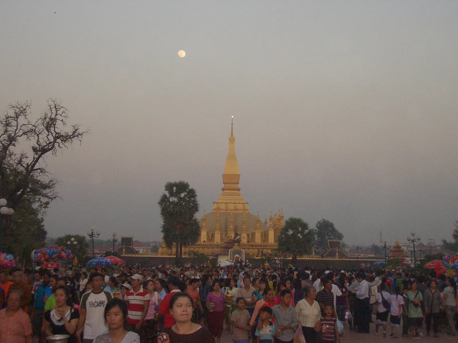 Boun That Luang 2026: festival dello stupa d'oro a Vientiane
