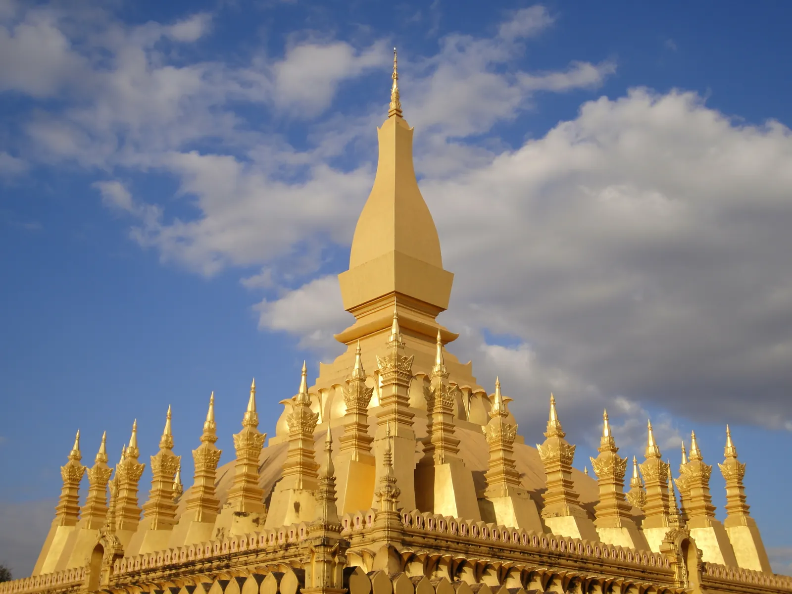 Lo stupa dorato di Pha That Luang a Vientiane, Laos
