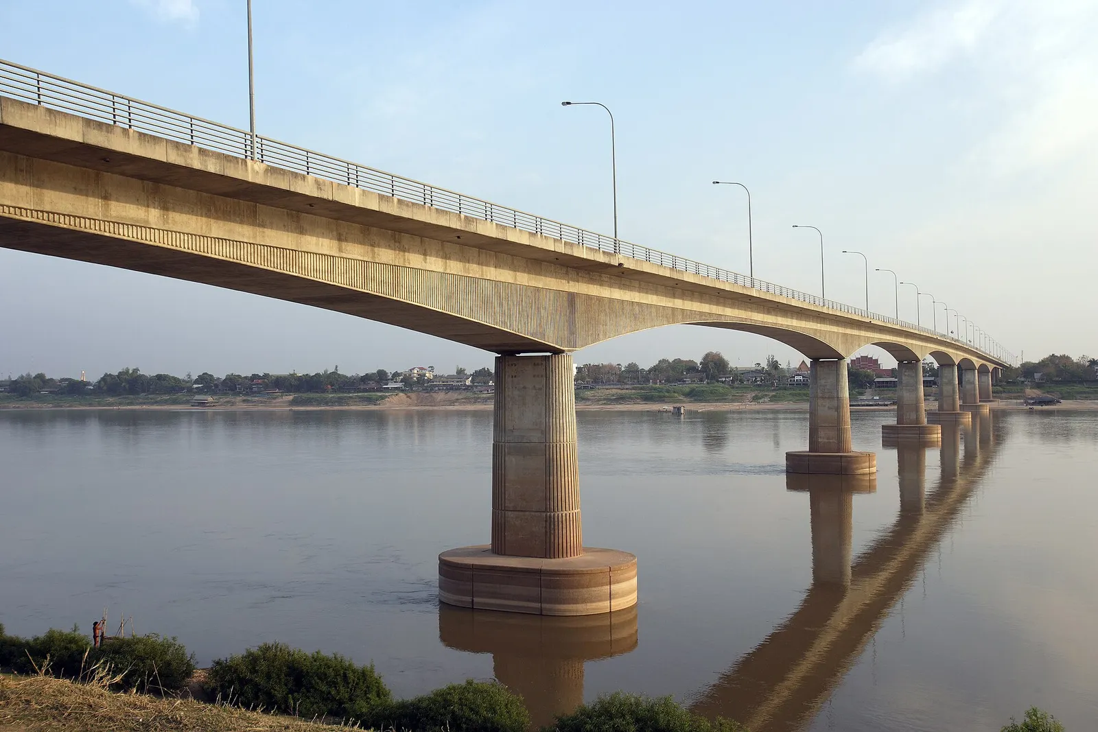 Primo Ponte dell'Amicizia sul fiume Mekong tra Nong Khai in Thailandia e Vientiane in Laos, valico di frontiera terrestre per entrare nel Paese